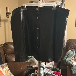 Women’s leather skirt no tag but probably fits like a 3X